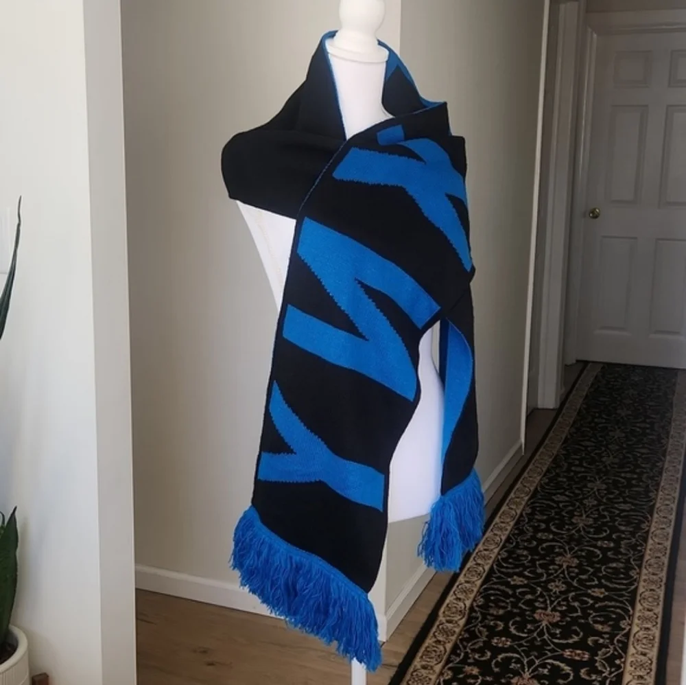 DKNY Womens BOLD Logo Fringe Scarf Wrap Black Blue One Size - Picture 1 of 12